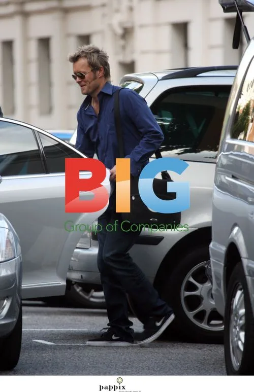 A-ha Spotted Outside London Hotel