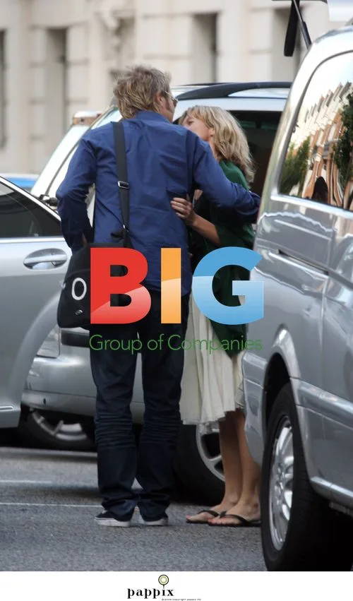 A-ha spotted outside hotel in London