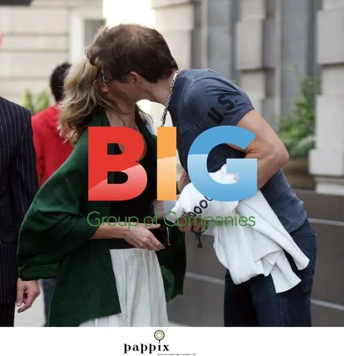 A-ha spotted outside London hotel