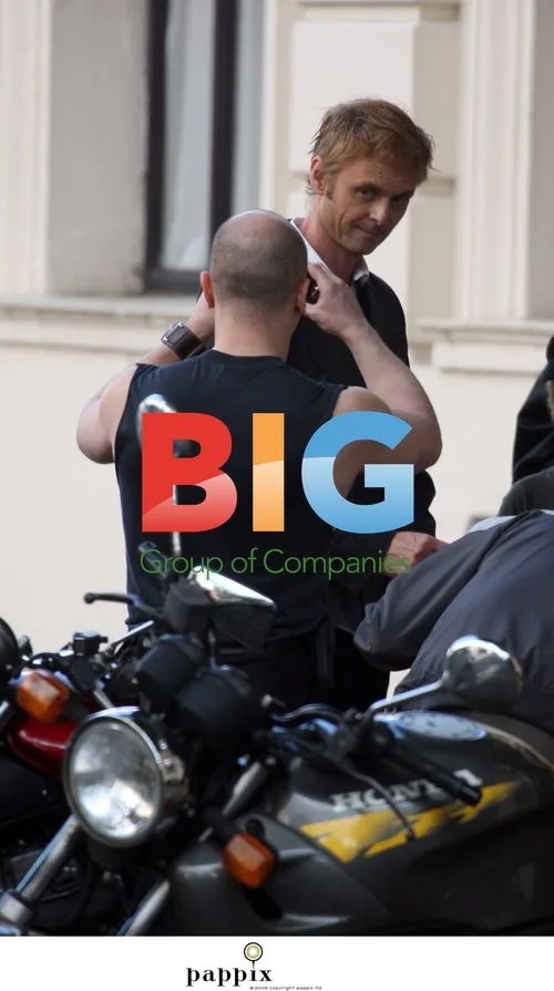 A-ha spotted outside London hotel
