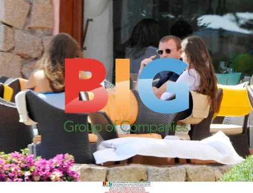 Guy Ritchie Relaxes with Twins in Italy