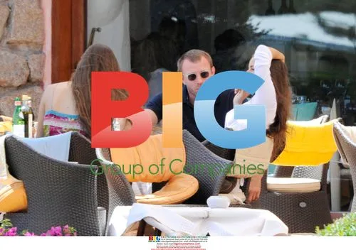 Guy Ritchie relaxes with twins in Italy