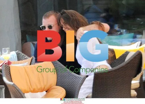 Guy Ritchie relaxes with twins in Italy