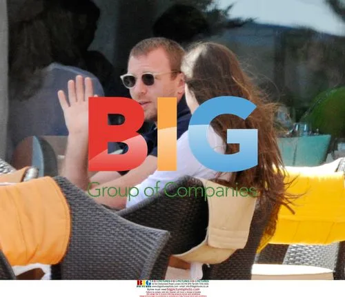 Guy Ritchie relaxes with twin sisters in Italy