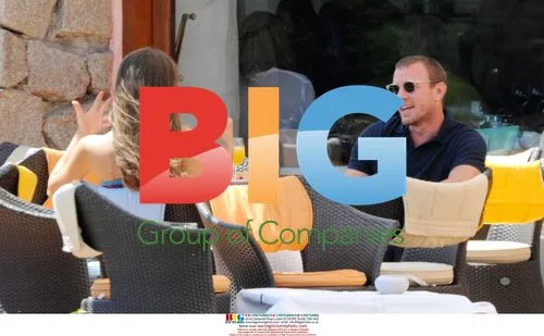 Guy Ritchie with twin sisters in Italy