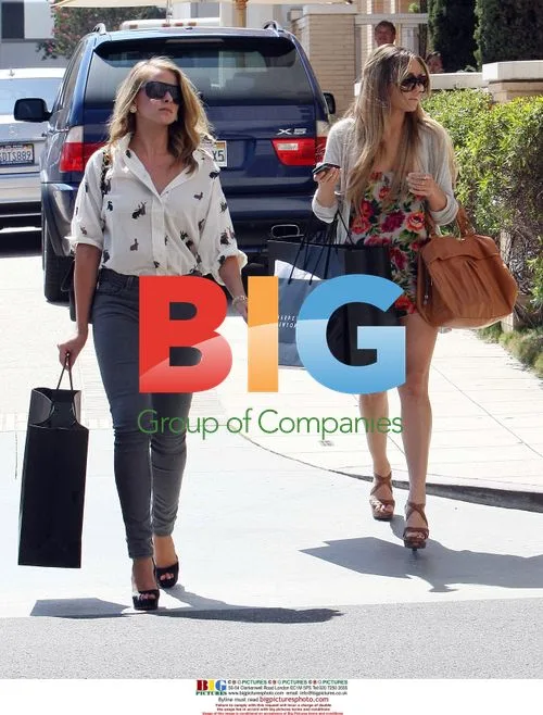 Lauren Conrad and Lo Bosworth shopping