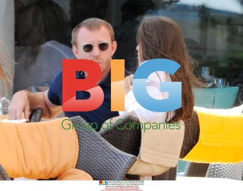 Guy Ritchie Relaxes with Twins in Italy