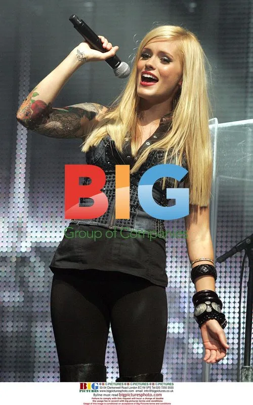 Megan Joy performs at American Idols Live tour 2009