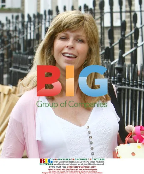 Kate Garraway leaves hospital with family