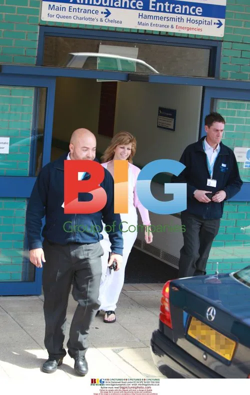 Kate Garraway leaves hospital with family