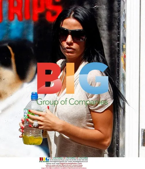 Katie Price Shopping in Brighton