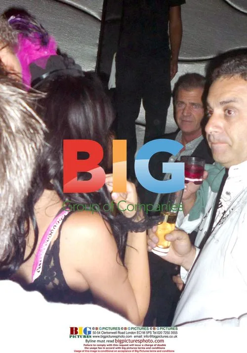 Mel Gibson Parties with Girlfriend
