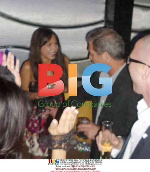Mel Gibson out partying with pregnant girlfriend
