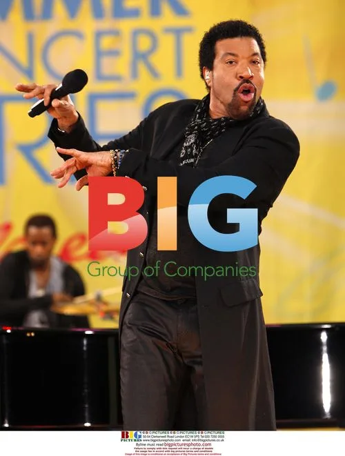 Lionel Richie Performs Live in Central Park