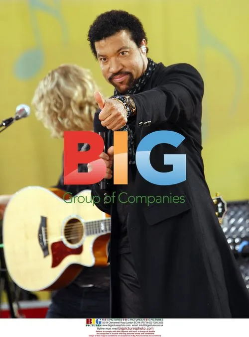 Lionel Richie Performs Live in Central Park