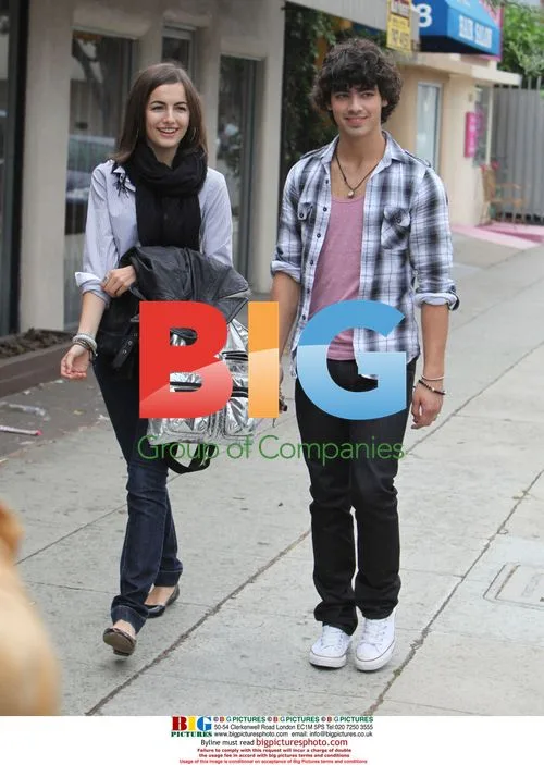 Joe Jonas and Girlfriend Camille Belle Have Lunch