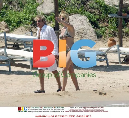 Rod Stewart, Penny Lancaster and family on holiday in Italy