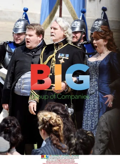 Catherine Tate and co-stars on Gulliver's Travels set
