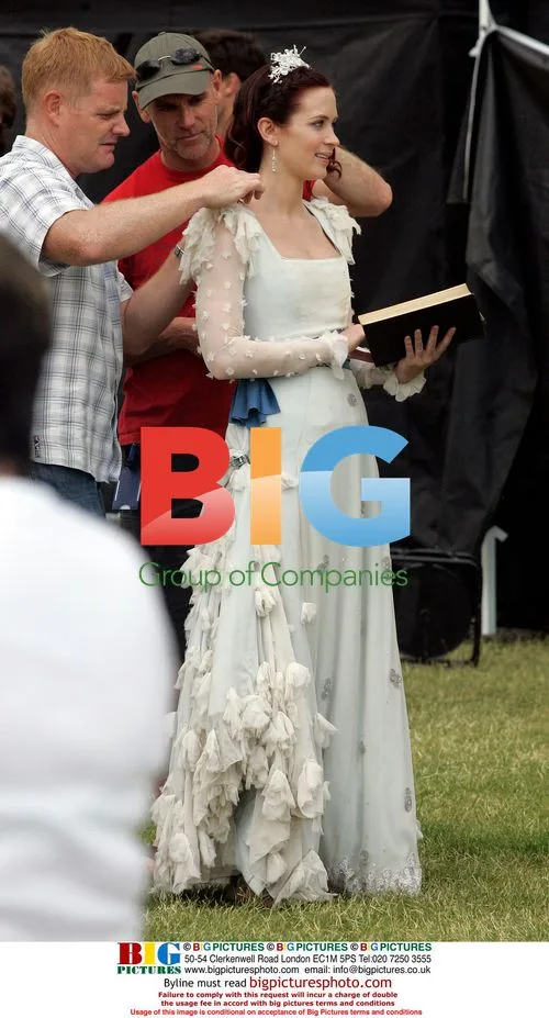 Catherine Tate and cast on Gullivers Travels set