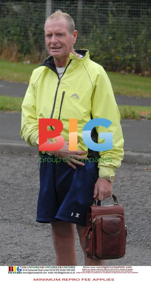 Paul Gascoigne buys water in Gateshead
