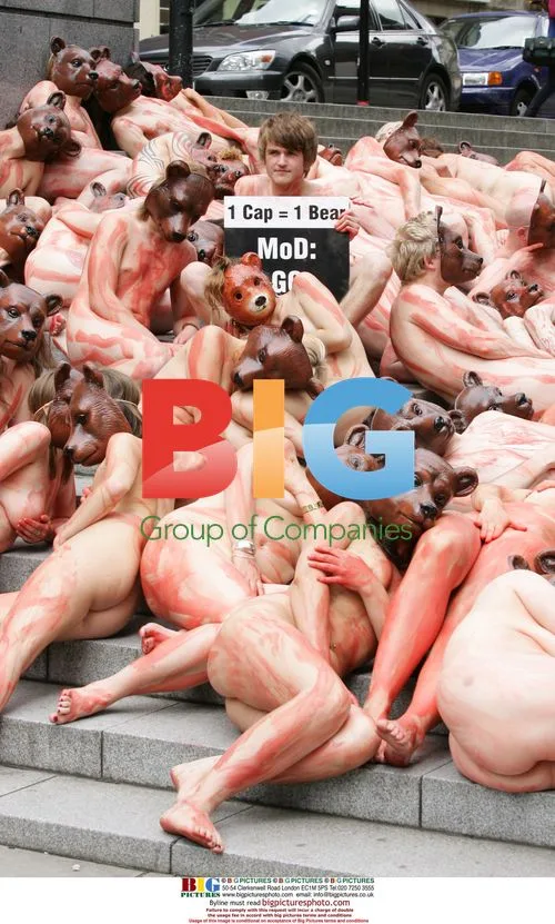 Peta protestors stage naked demo at St Paul's
