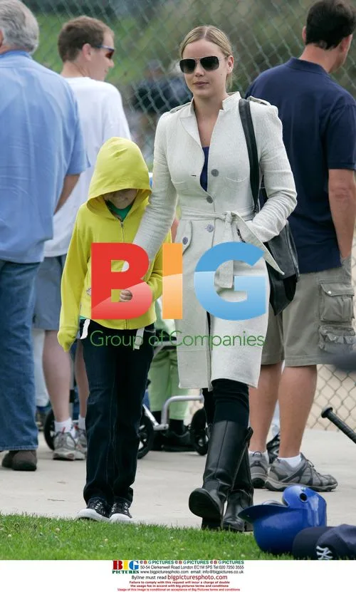 Ryan Phillipe and Abbie Cornish with son at baseball