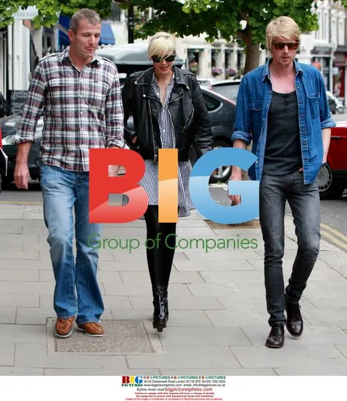 Model Agyness Deyn visits local pub