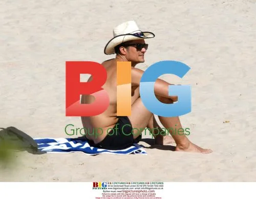 Orlando Bloom Relaxes in Broome