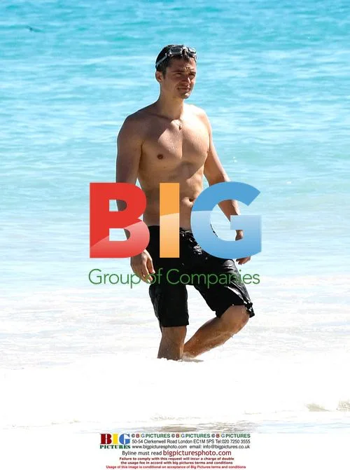 Orlando Bloom relaxes in Broome with Miranda Kerr