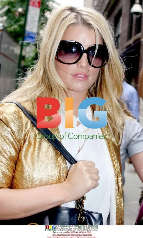 Jessica Simpson leaves NYC office building