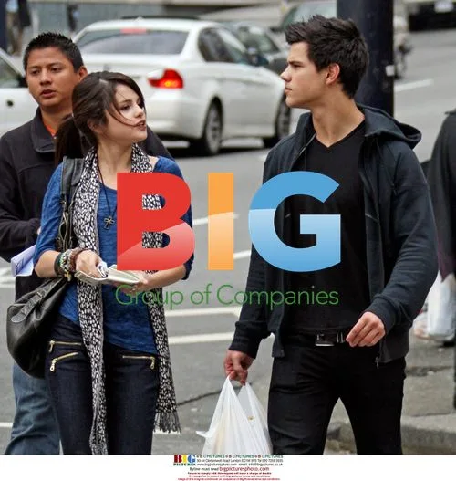 Selena Gomez and Taylor Lautner Grocery Shopping
