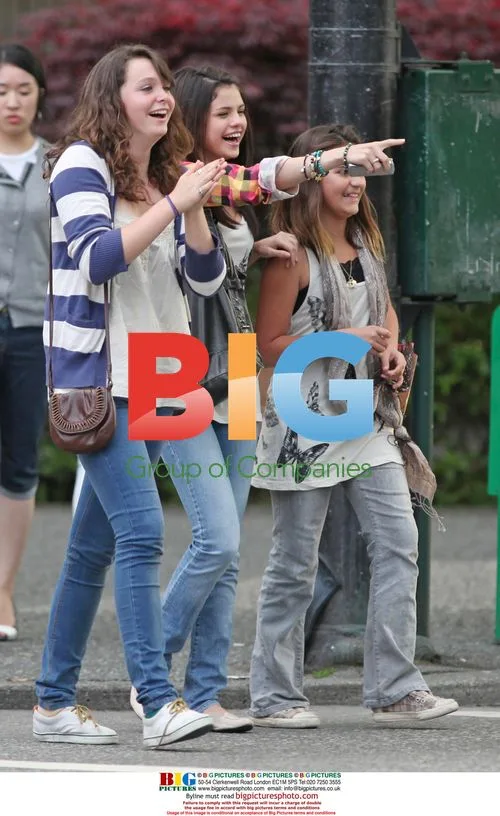 Selena Gomez and Makena Lautner Dinner and Shopping