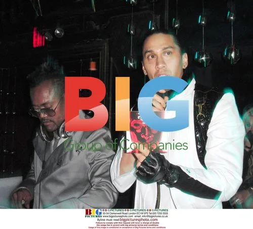 Black Eyed Peas Launch E.N.D. Deluxe CD