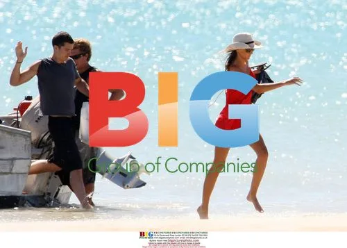 Orlando Bloom chills in Broome with Miranda Kerr