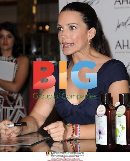 Kristin Davis promotes Ahava at Lord And Taylor