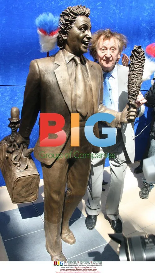 Ken Dodd and Bessie Braddock statues unveiled in Liverpool
