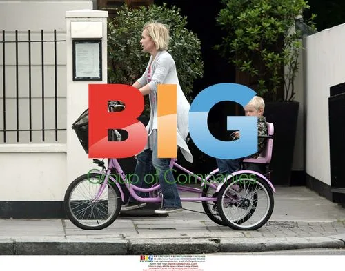 Mariella Frostrup and Damian Albarn Bike Ride