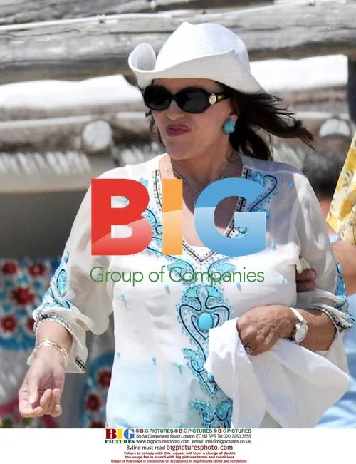 Joan Collins honeymoons with new husband
