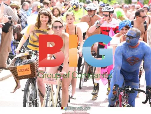 Naked cyclists protest oil dependence