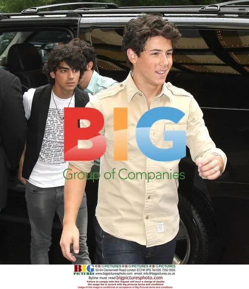 Jonas Brothers Greet Fans in NYC