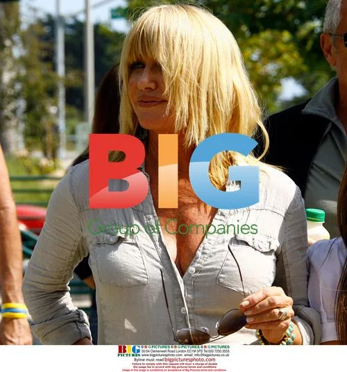 Suzanne Somers and husband out shopping