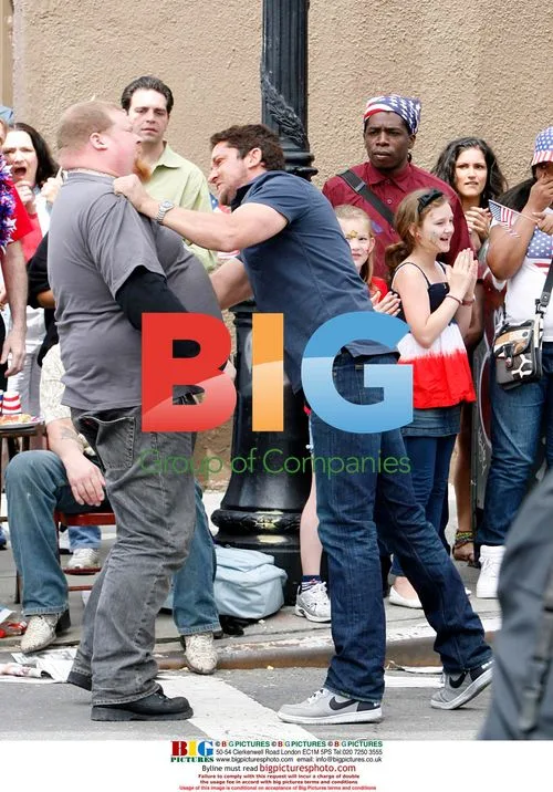 Gerard Butler on set of 'Bounty Hunter'