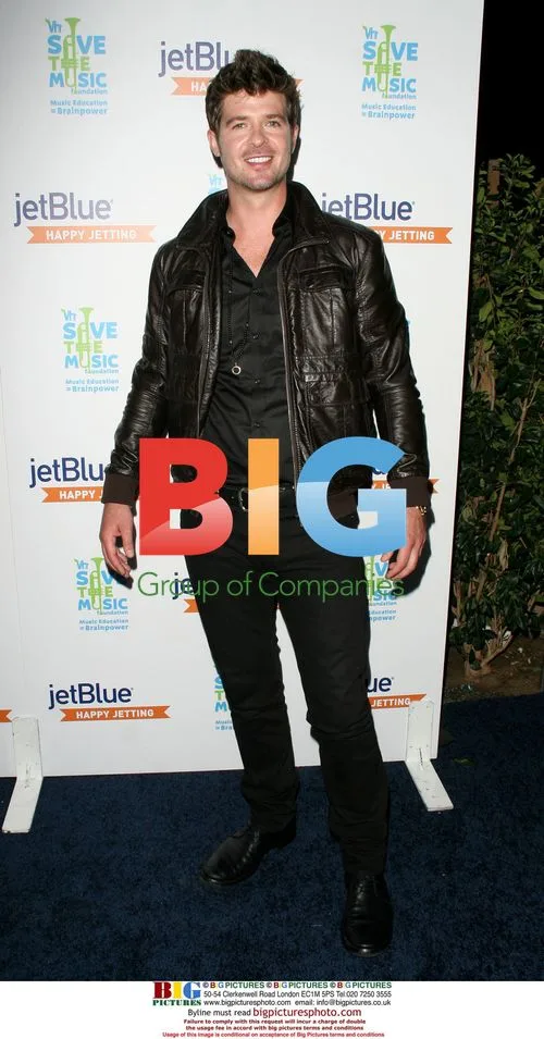 Robin Thicke at JetBlue Party