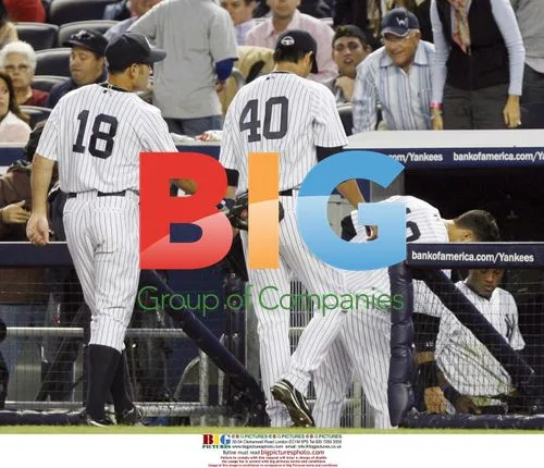 Chien-Ming Wang tapped by Damon at Yankee Stadium