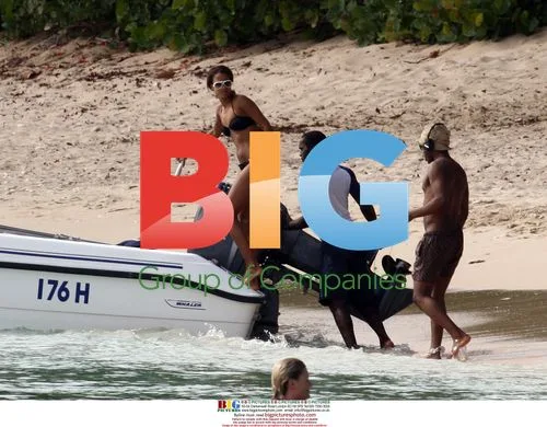 Claude Makelele water skis in Caribbean