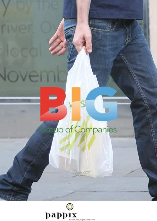 Noel Gallagher spotted shopping in London
