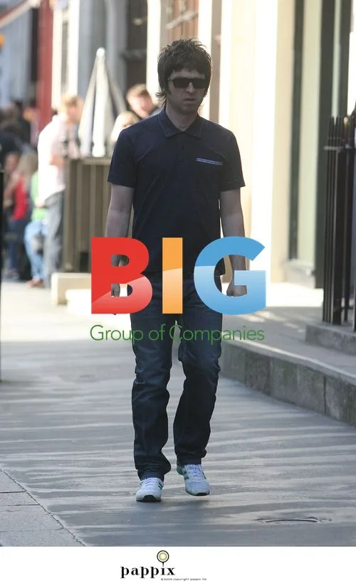 Oasis' Noel Gallagher shopping in London