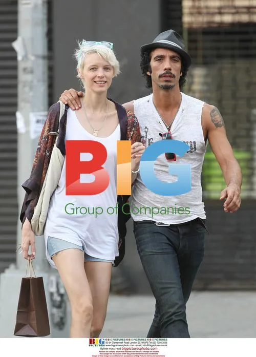 Carlos Leon takes stroll with girlfriend in NYC