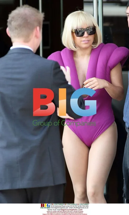 Lady Ga Ga Arrives at Hotel in Toronto