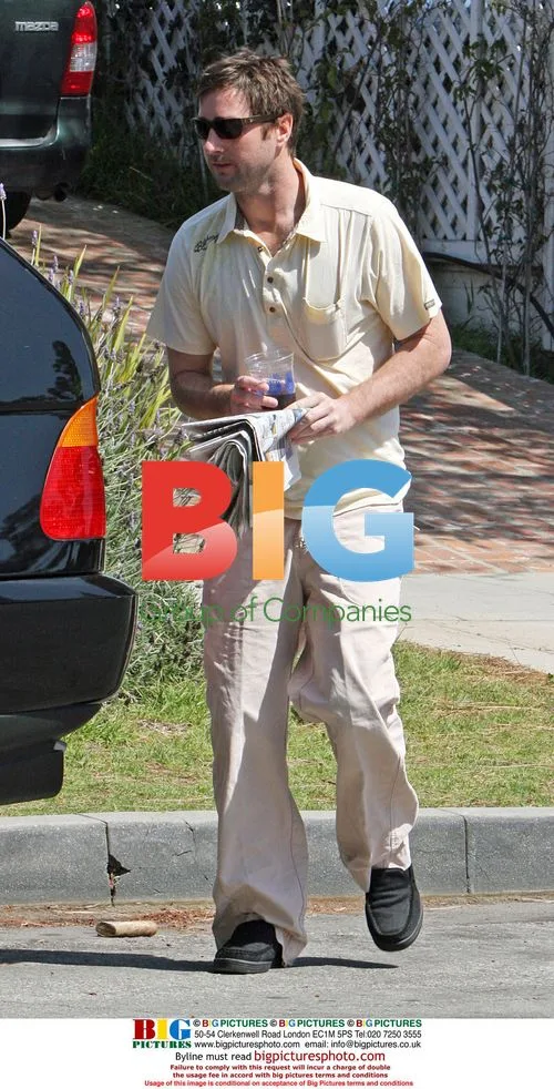 Luke Wilson and Companion Grab Coffee